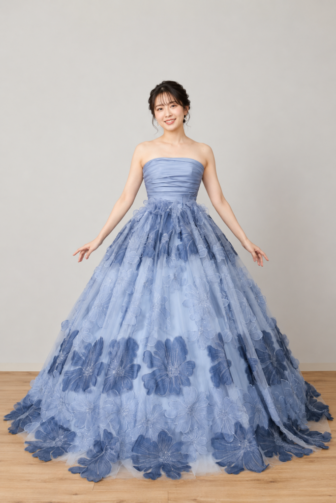 ブルーの花柄カラードレスを着た花嫁