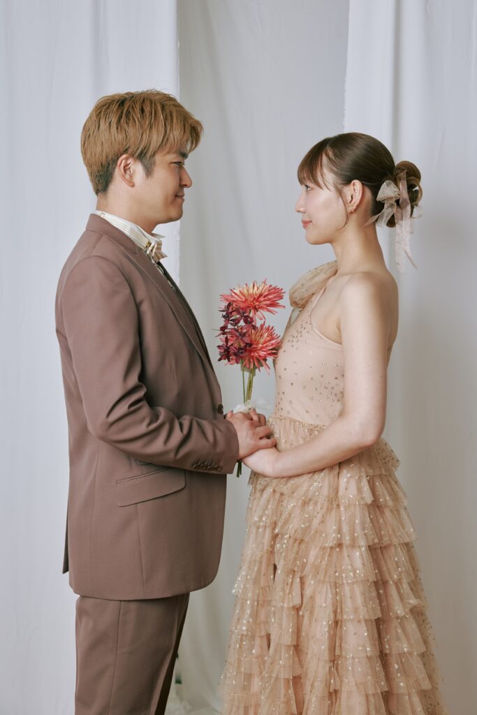 向き合う2人